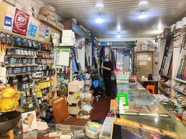 渔具销售火爆 户外经济新宠钓鱼热潮背后的市场机遇